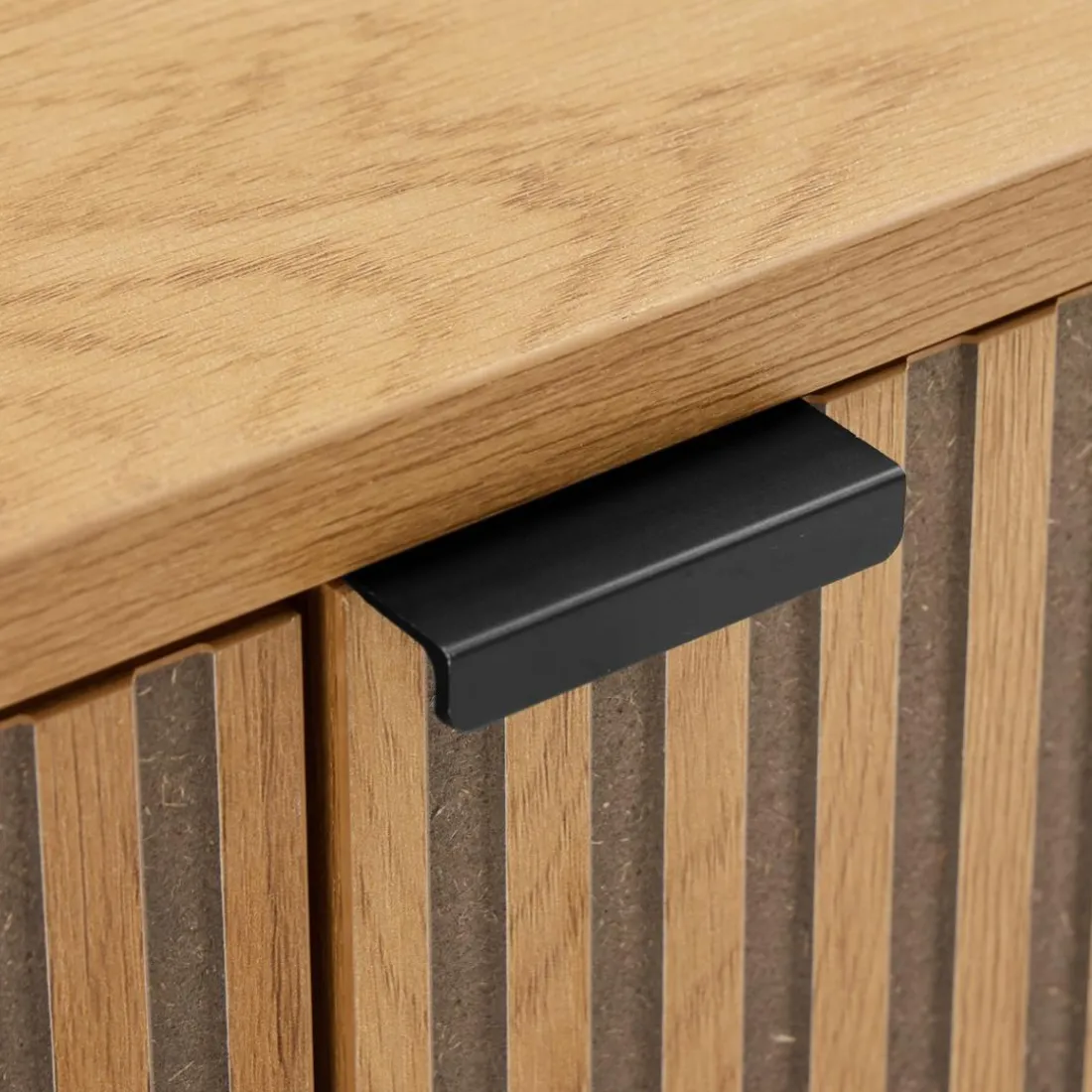 Buffet 4 portes décor effet bois rainuré noir et naturel SCOTT