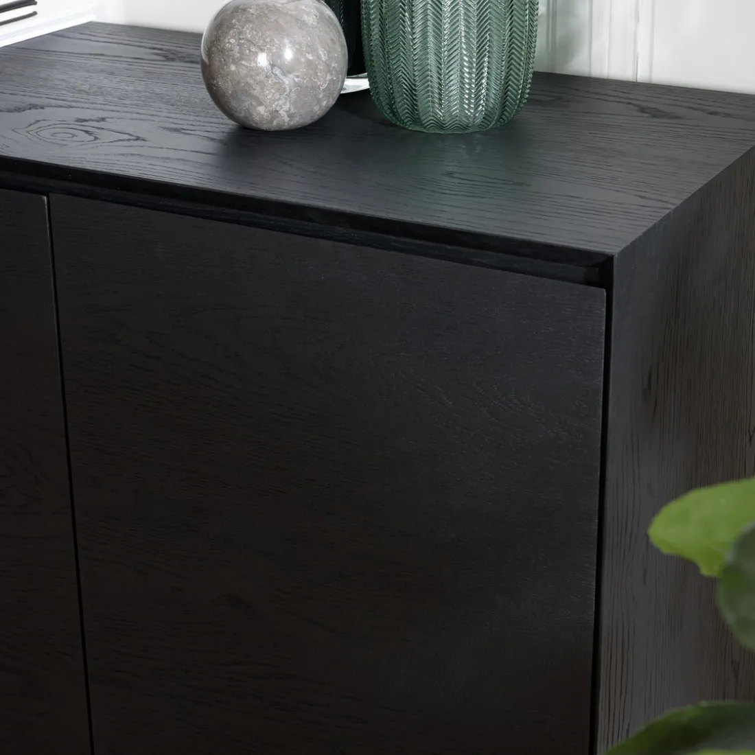 Buffet noir 4 portes 6 étagères pieds métal noir MAXENDRE