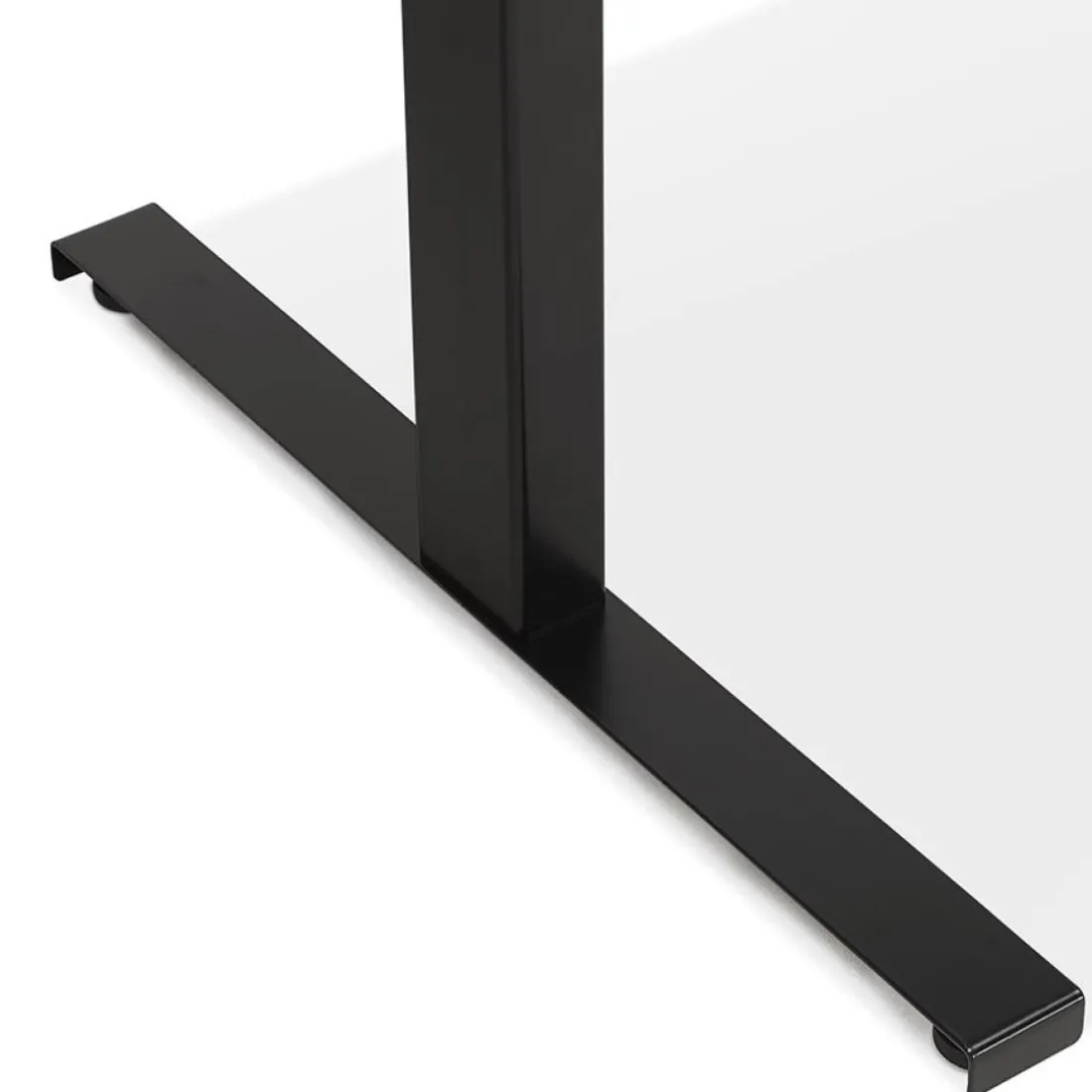 Bureau assis-debout électrique avec plateau en bois et métal noir