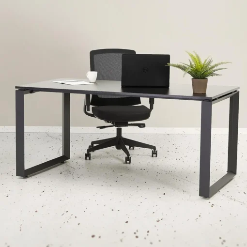 Bureau droit design 'BAKUS' en bois et métal noir
