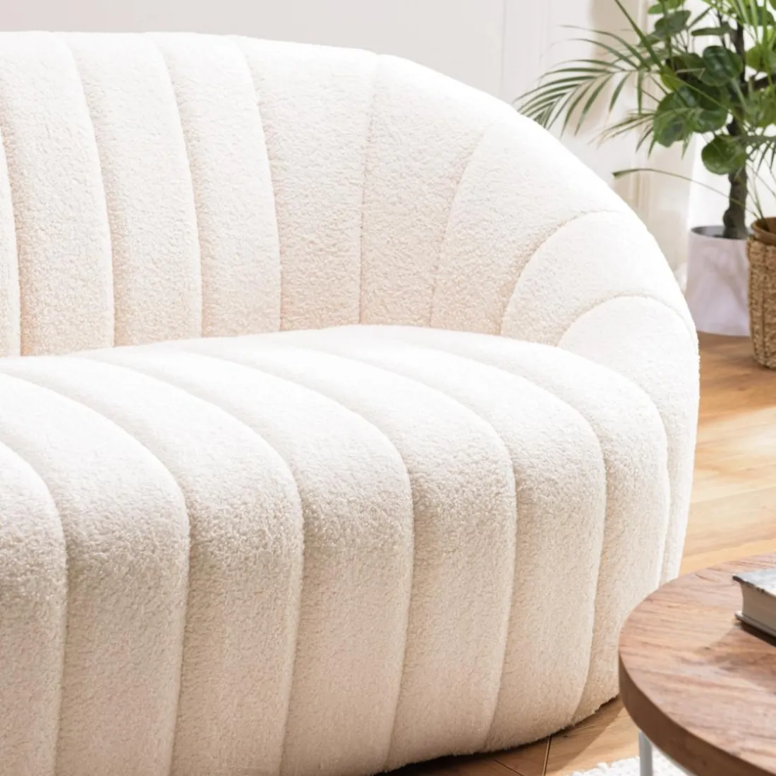 Canapé coquillage 2 places en tissu bouclette écru LEOPOLD