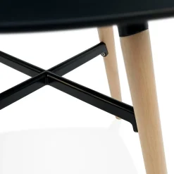 Chaise avec accoudoirs 'MELIS' noire avec pieds en métal et bois naturel