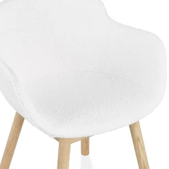 Chaise avec accoudoirs 'MOUTOU' en tissu mouton blanc et pieds en bois naturel