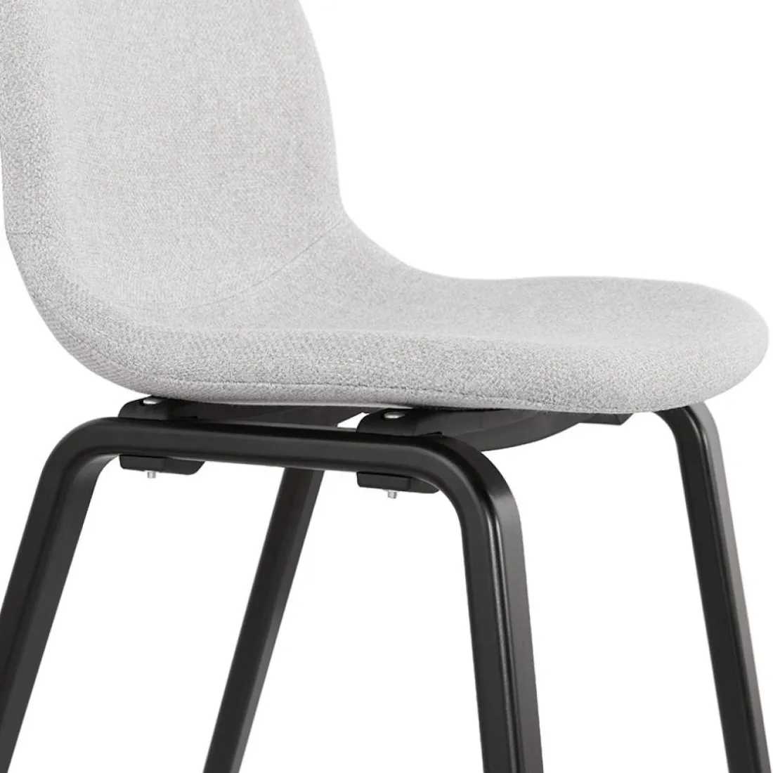 Chaise de salle à manger 'CELTIK' en tissu gris clair et pieds en bois noir