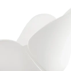 Chaise design scandinave 'PICATA' blanche avec pieds en bois