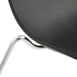 Chaise design 'TRENO' noire en matière plastique
