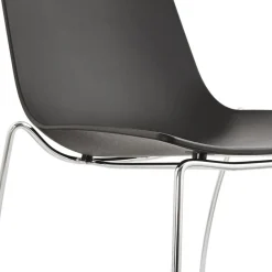 Chaise design 'TRENO' noire en matière plastique