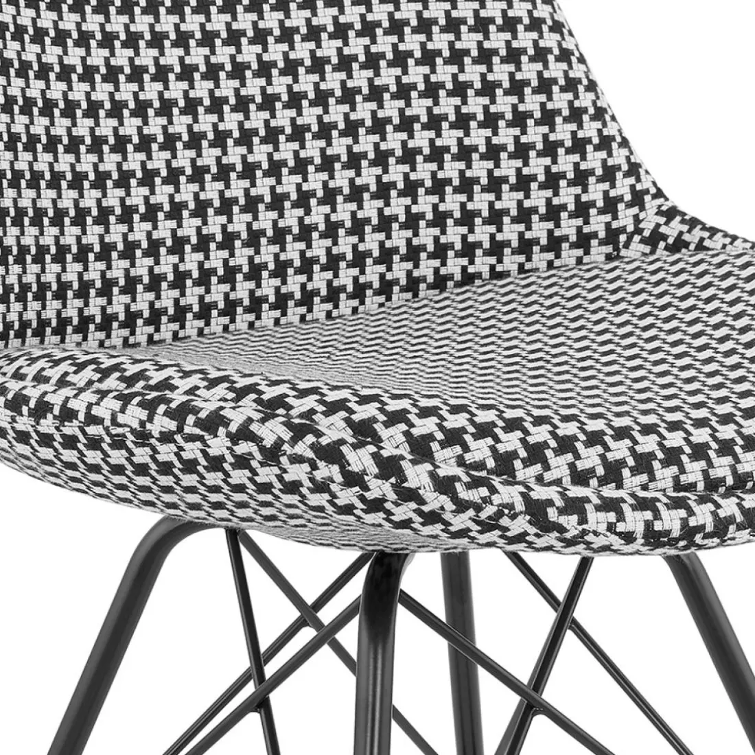 Chaise design 'ZAZY' en tissu pied de poule et pieds en métal noir