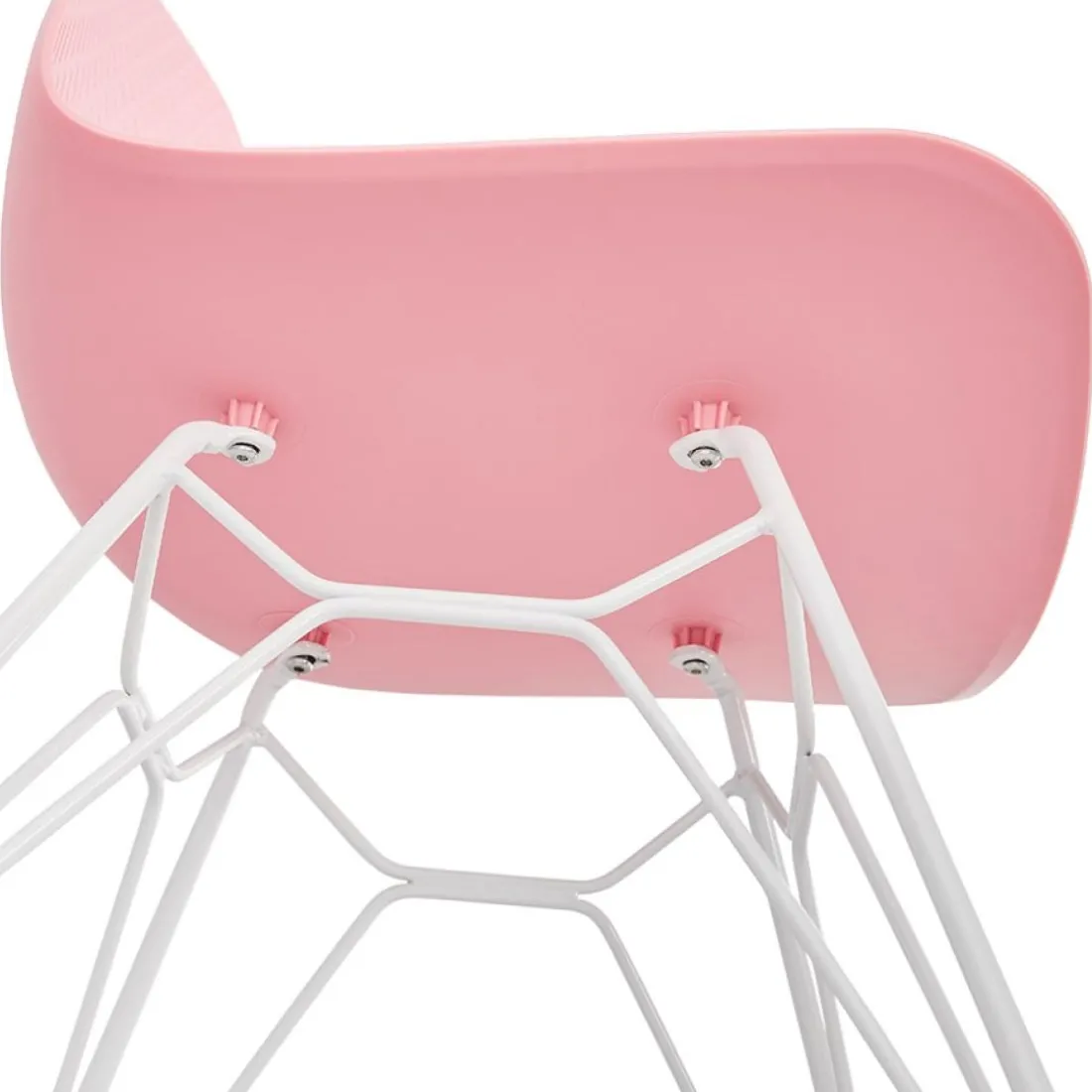 Chaise moderne 'GAUDY' rose avec pied en métal blanc