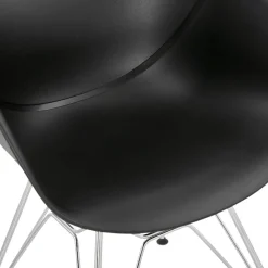 Chaise moderne 'UNAMI' noire en matière plastique avec pieds en métal chromé