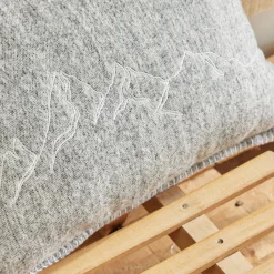 Coussin en coton HORS PISTE 40 x 60 - gris clair Montagne