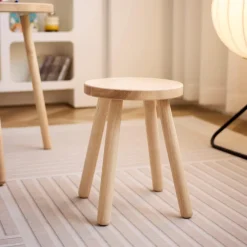 Ensemble conçu pour les enfants confortable et sécurisé fabriqué avec des matériaux robustes