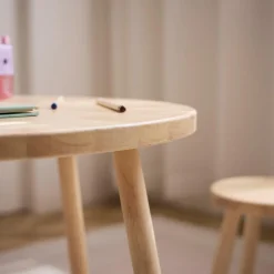 Ensemble conçu pour les enfants confortable et sécurisé fabriqué avec des matériaux robustes