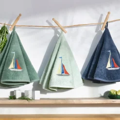Essuie-mains rond brodé bateau SAILOR vert d'eau