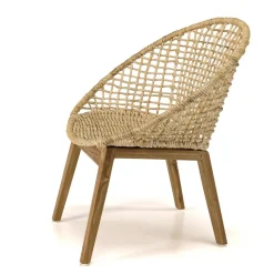 Fauteuil beige dossier arrondi assise en abaca tressé