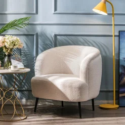 Fauteuil de salon design scandinave et pieds métal blanc