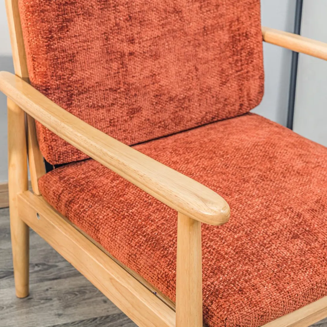 Fauteuil de Salon Scandinave avec Structure Bois et Tissu terracotta