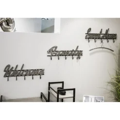 Garderobe murale 5 crochets écriture en bois laqué argent et cadre en métal laqué Noir