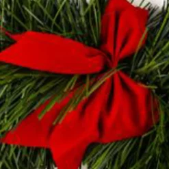 Guirlande de Noël verte noeuds rouge en plastique