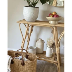 La console NUHA design scandinave et sa structure en rotin durable