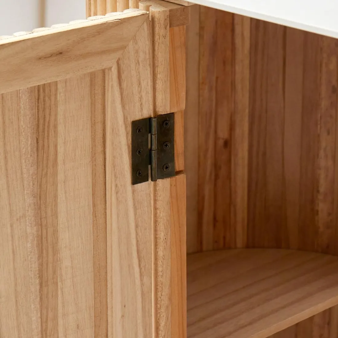 La console PIREUS design scandinave et sa structure en bois massif