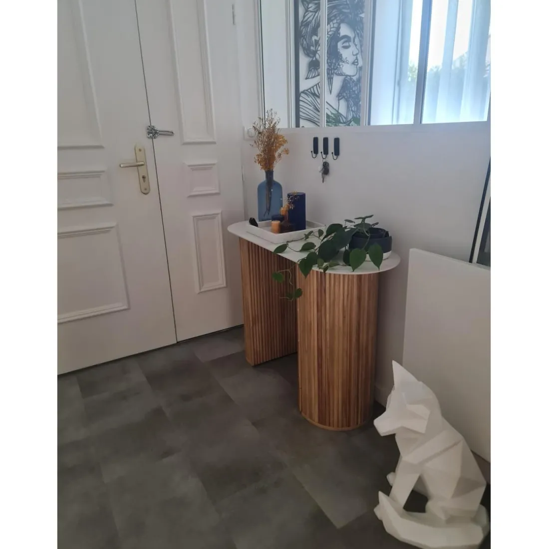 La console PIREUS design scandinave et sa structure en bois massif