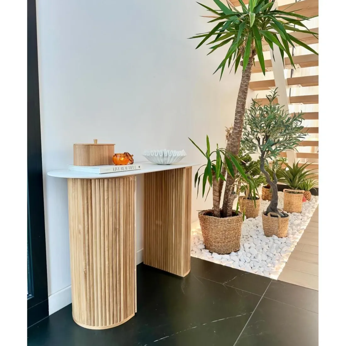 La console PIREUS design scandinave et sa structure en bois massif