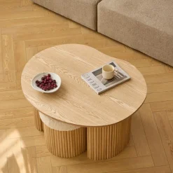 La set ARVIKA combinant une table basse et 2 poufs style scandinave