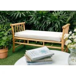 Le banc DILI avec son design scandinave en bois massif et tissu etanche