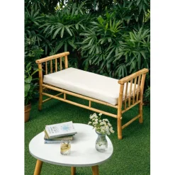 Le banc DILI avec son design scandinave en bois massif et tissu etanche