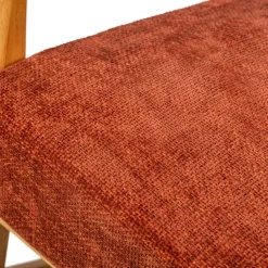 Le fauteuil à bascule DIANA avec son design scandinave rouge