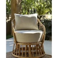 Le Fauteuil PALOPO design scandinave épuré assise en rotin naturel et tissu etanche