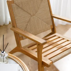 Le fauteuil VALDIVIA design scandinave en acacia massif et en corde esthétique intemporel