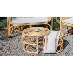 Le set de tables basses SALAWATI design épuré et sa structure en rotin