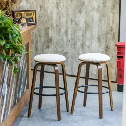 Le tabouret de bar MORENO design industriel élégant assise garnie premium avec une mousse ultra-dense