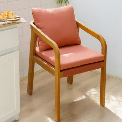 Les chaises intérieur extérieur en bois massif DELGADO design intemporel style scandinave rose