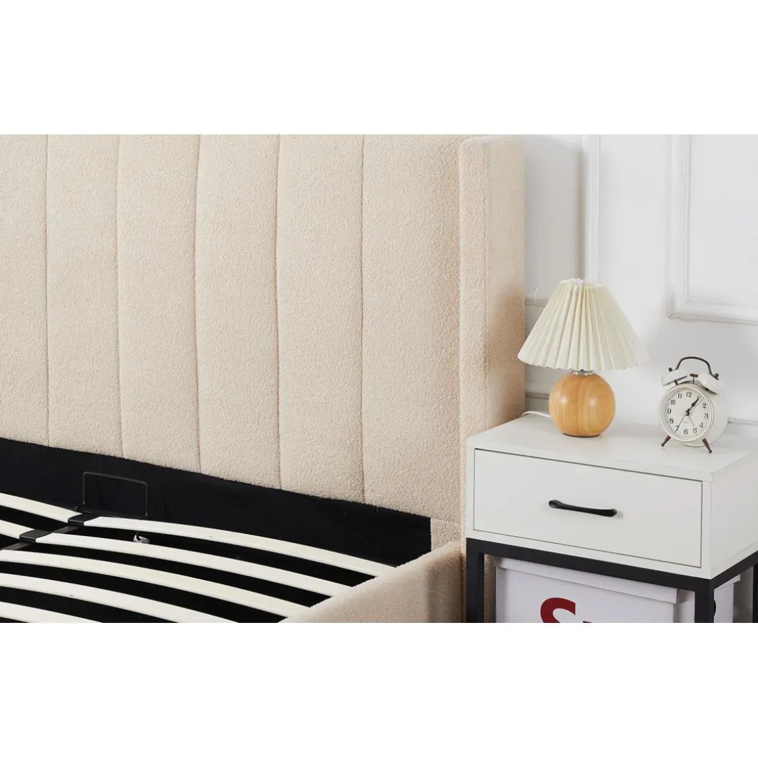 Lit double Magorial avec sommier relevable Tissu Bouclette Crème