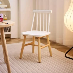 Lot de 2 chaises pour enfant NESNA design moderne et sa structure en bois massif blanc