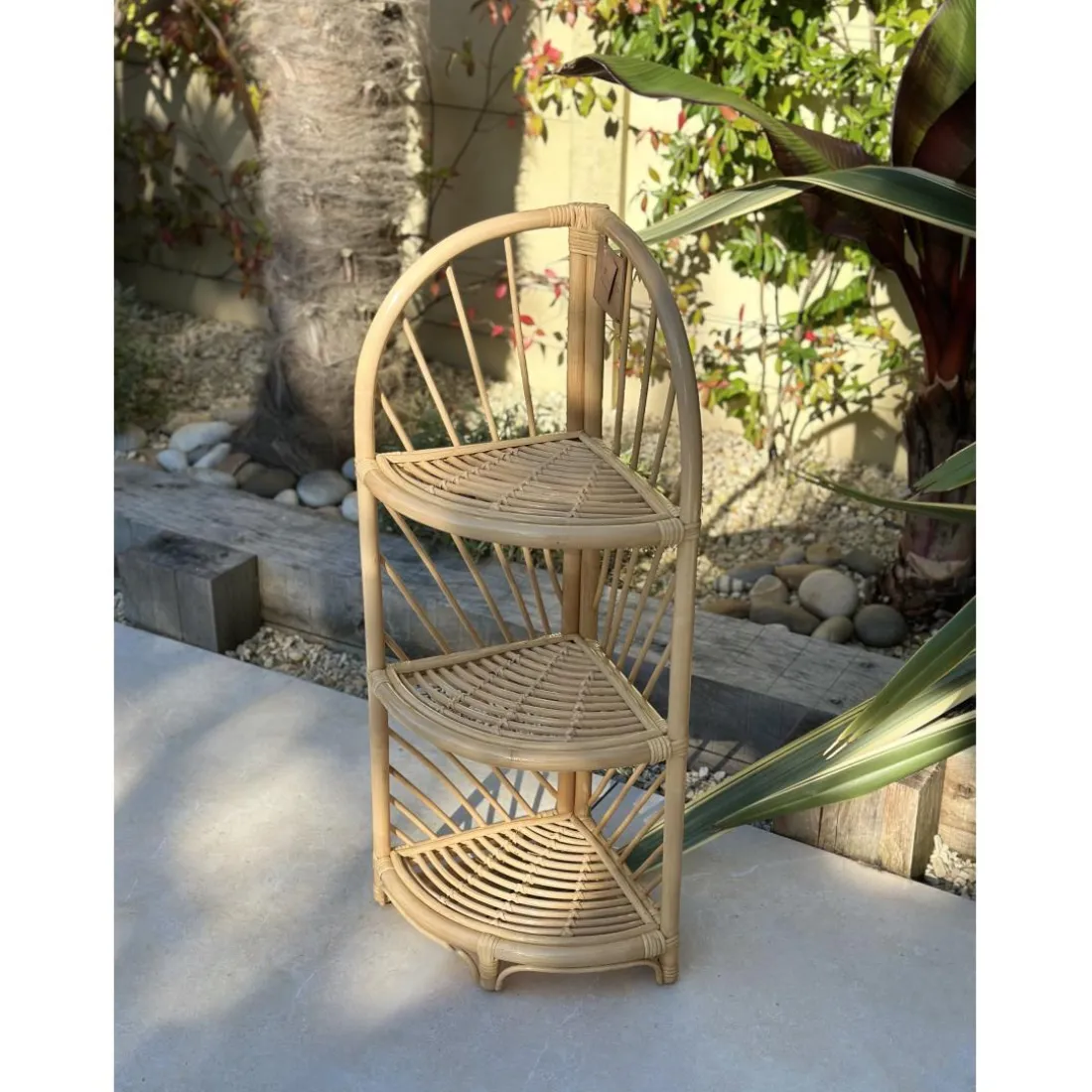 L'étagère KOLAKA avec son design moderne et scandinave 3 niveaux larges et profonds