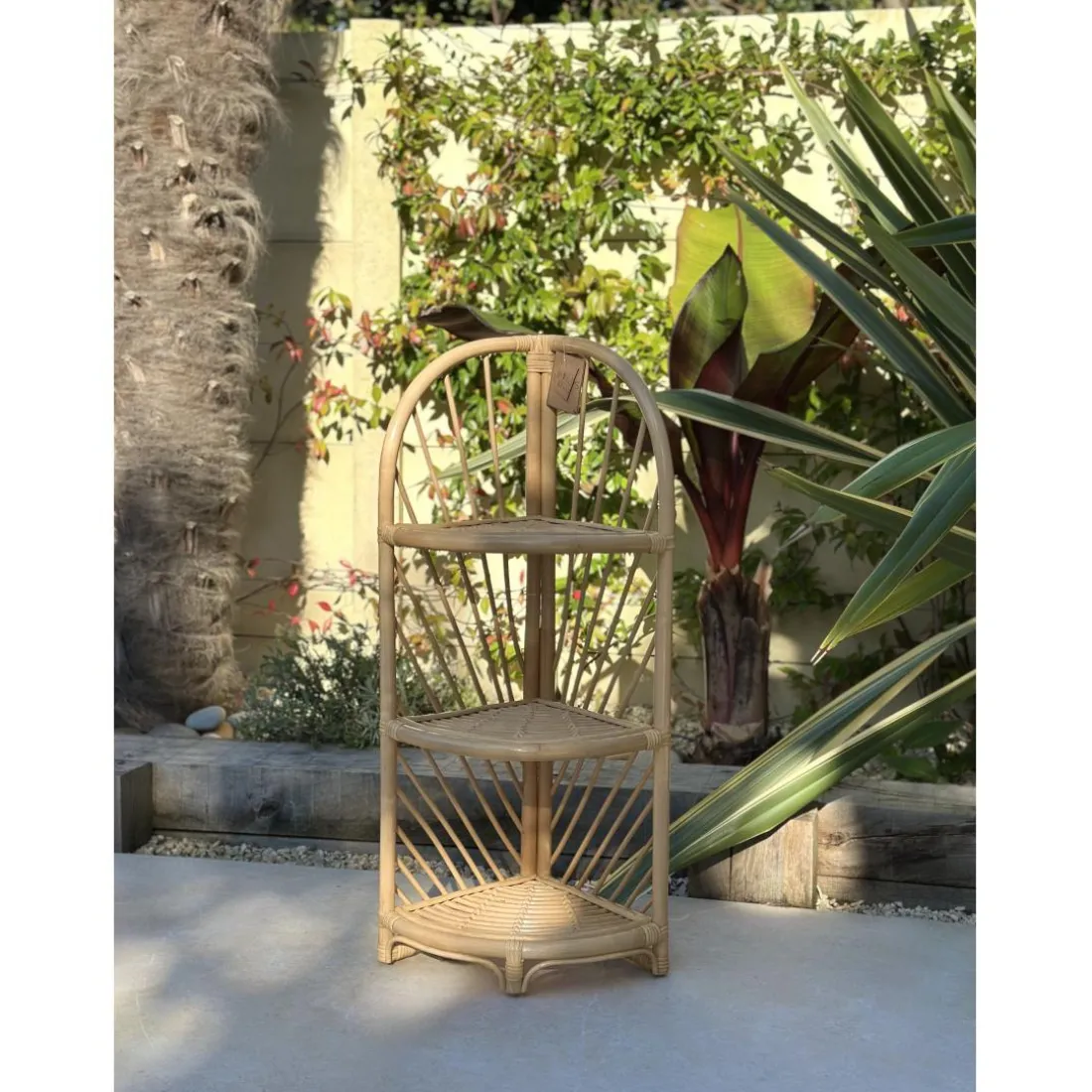 L'étagère KOLAKA avec son design moderne et scandinave 3 niveaux larges et profonds