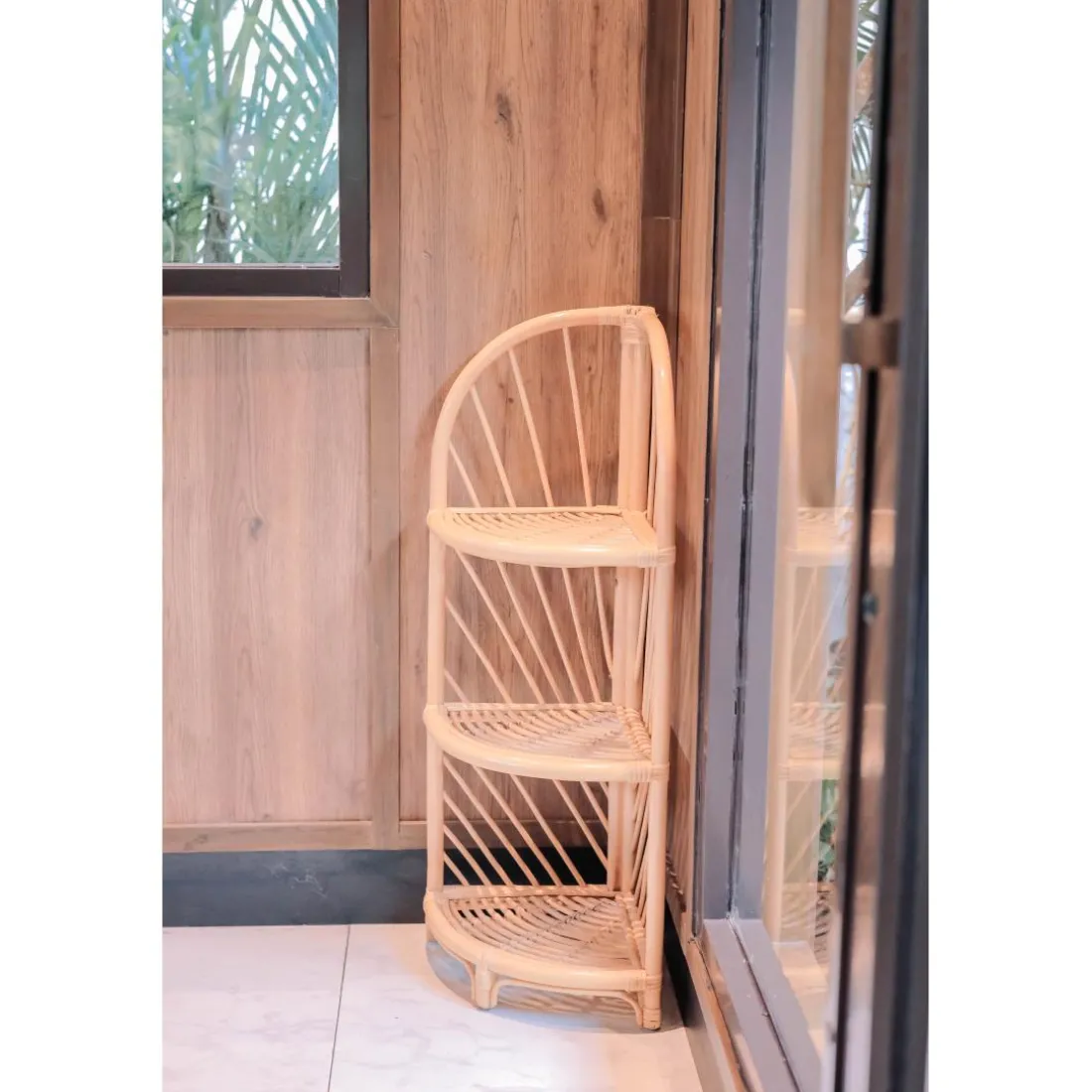 L'étagère KOLAKA avec son design moderne et scandinave 3 niveaux larges et profonds