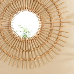 Miroir rond modèle soleil en rotin couleur brun miel KALLY