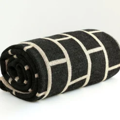 Plaid tricot effet brique noir BRIQUE TRICOT