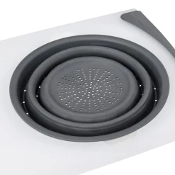 Planche à découper avec passoir retractable en plastique et silicone