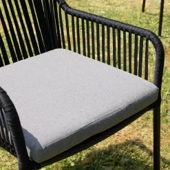 Salon de jardin 2 personnes Table carrée et 2 fauteuils gris et noirs en cordage