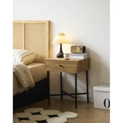 Table de Chevet TORRING son design moderne et sa structure en bois