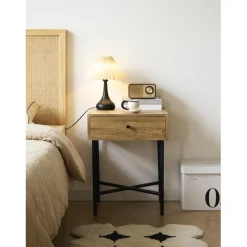 Table de Chevet TORRING son design moderne et sa structure en bois