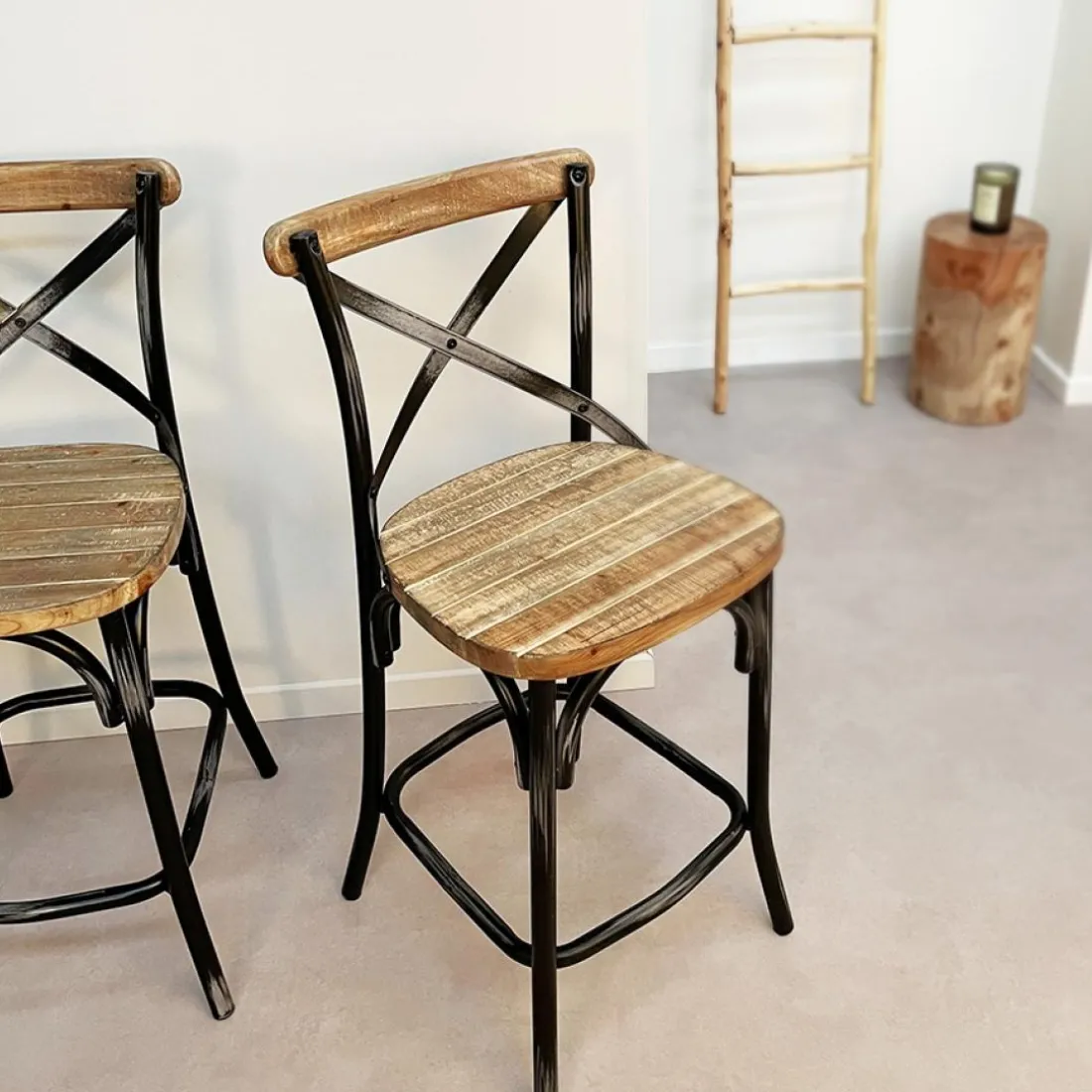 Tabouret de bar 'COTTAGE' en bois finition Noyer effet vieilli noir