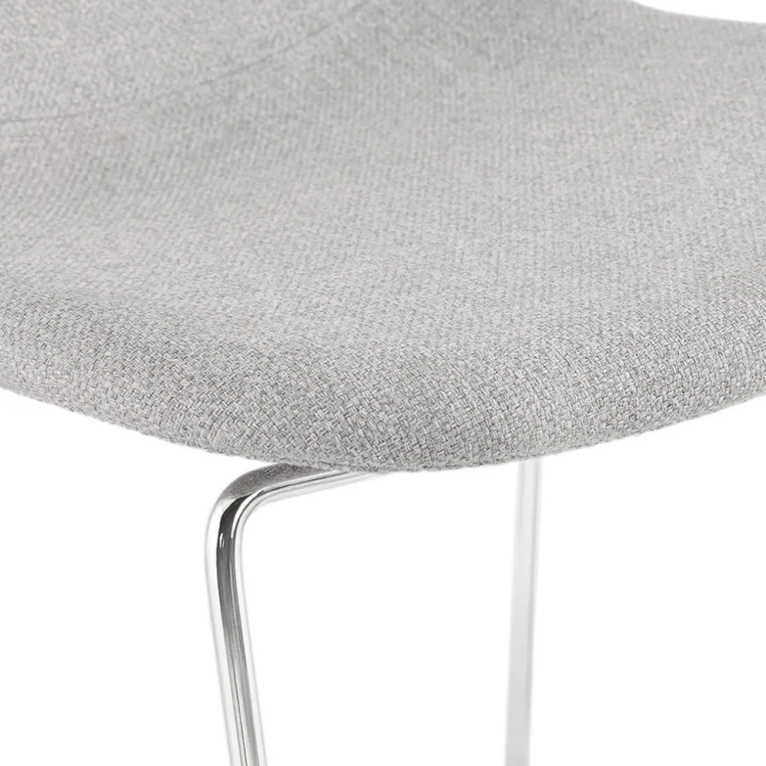 Tabouret de bar empilable 'FAKIR' en tissu gris clair et pied en métal chromé