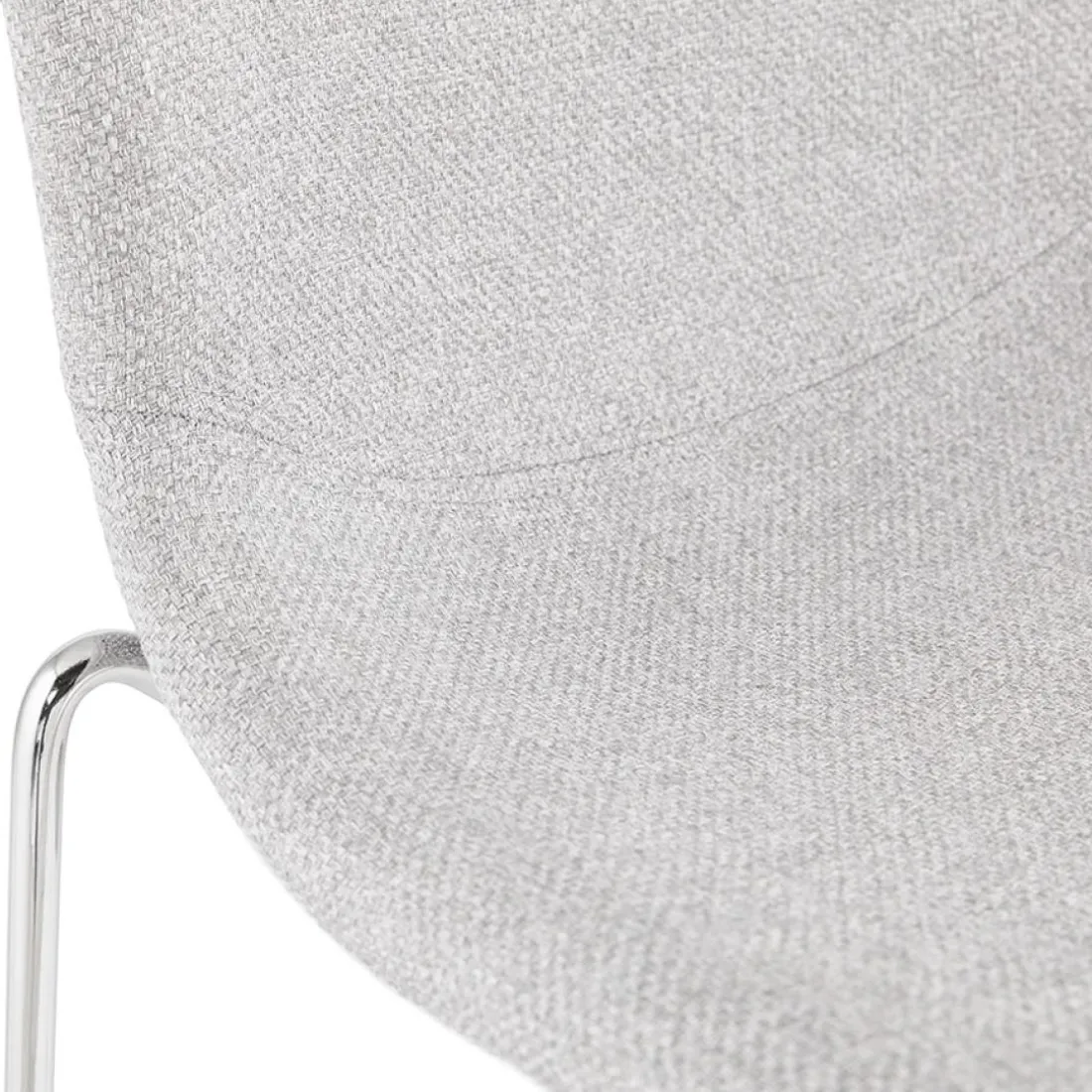 Tabouret de bar empilable 'FAKIR' en tissu gris clair et pied en métal chromé